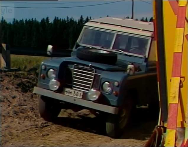 Land-Rover 109'' Series III Station Wagon