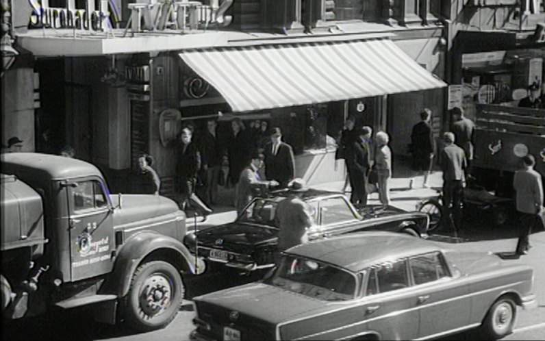Mercedes-Benz 220