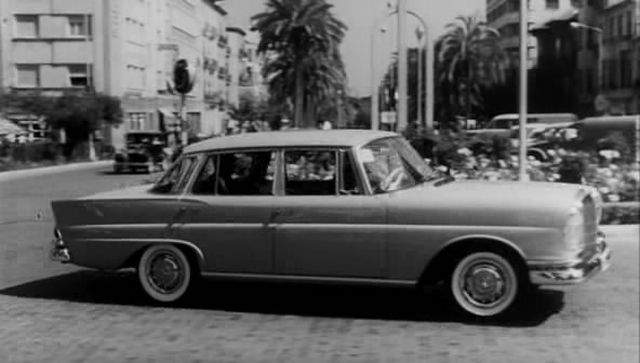 Mercedes-Benz 220 S