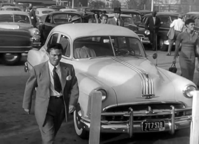 Pontiac Chieftain De Luxe