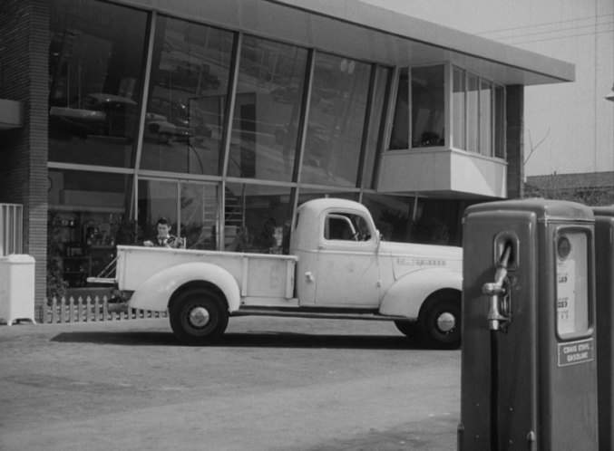 Ford 1-Ton Pick-Up
