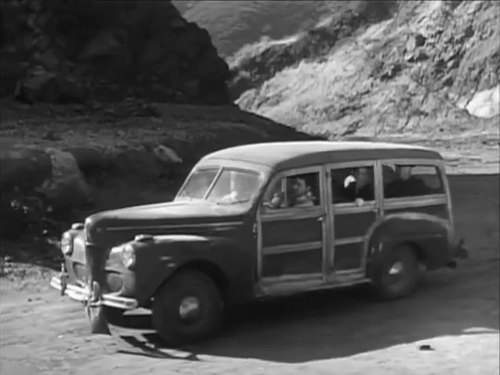 1941 Ford De Luxe Station Wagon in Split Second