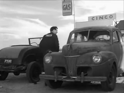 1941 Ford Super De Luxe in Split Second