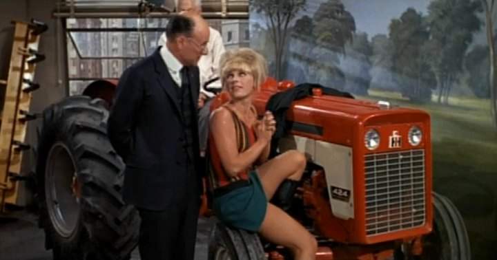 International Harvester 424