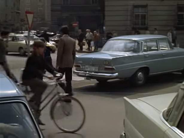 Mercedes-Benz 200