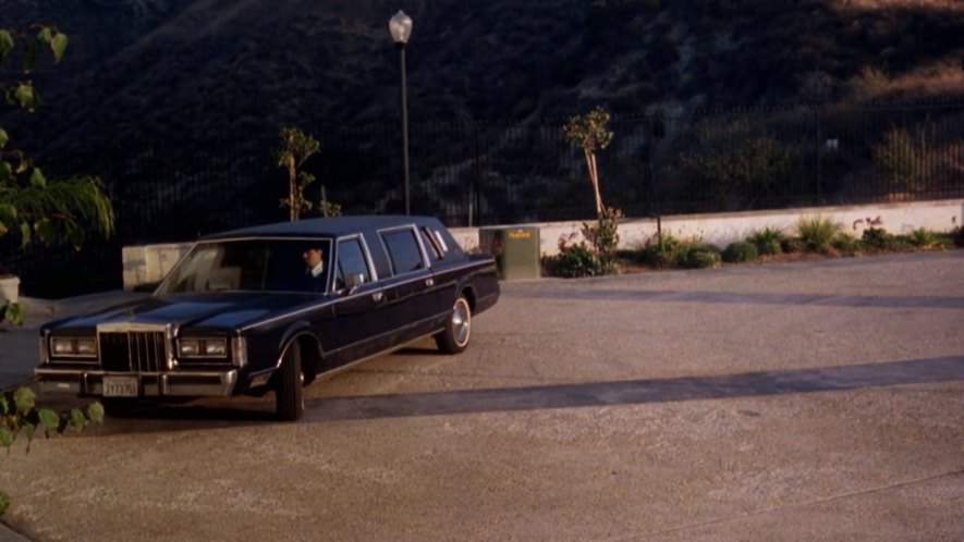 Lincoln Town Car Stretched Limousine