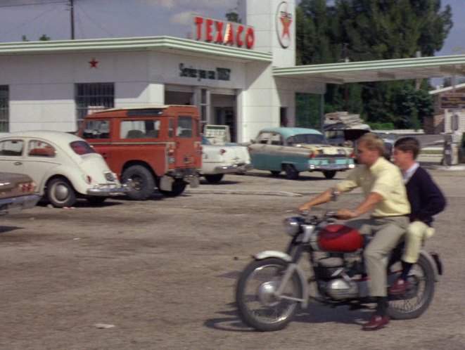 Volkswagen De Luxe Sedan