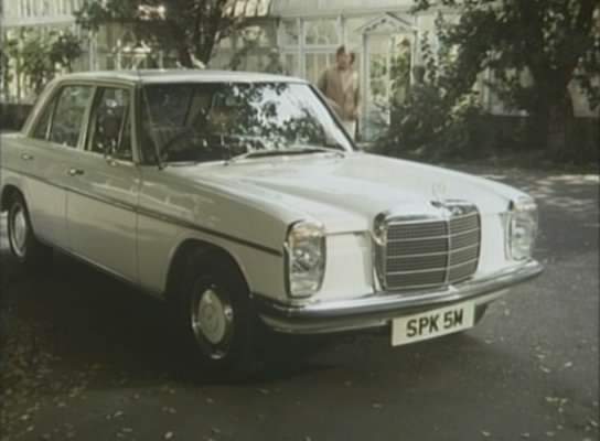 Mercedes-Benz 220