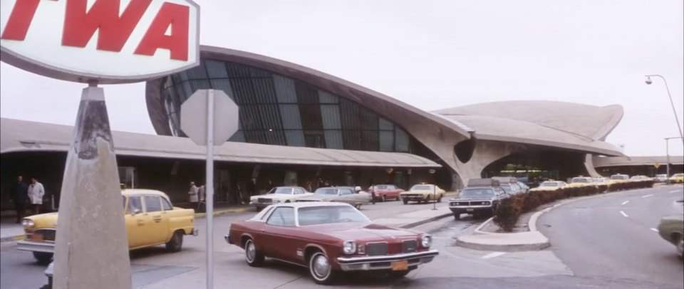 Chrysler Town & Country Airport Limousine