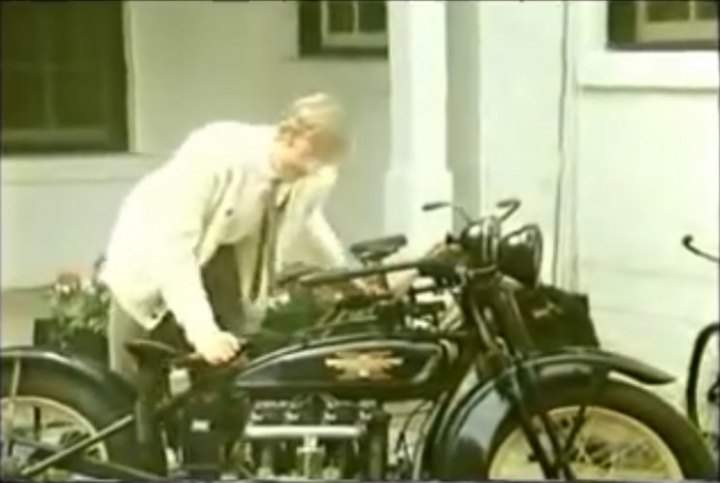 Henderson De Luxe