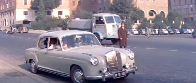 Mercedes-Benz 220
