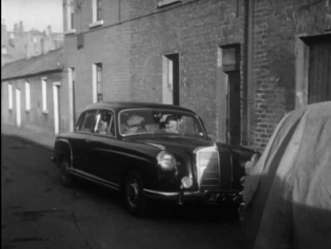 Mercedes-Benz 220