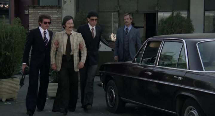 Mercedes-Benz 220
