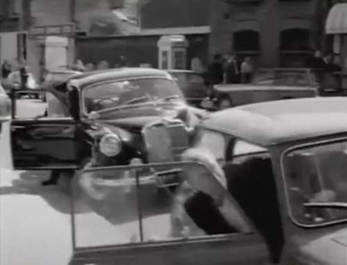 Mercedes-Benz 220