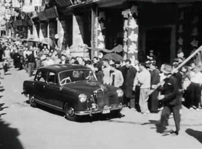 Mercedes-Benz 220