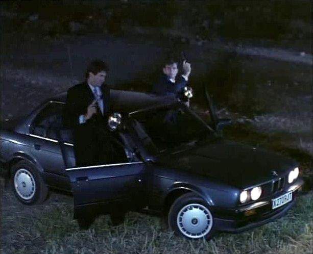 1986 BMW 3 E30 in Freefall