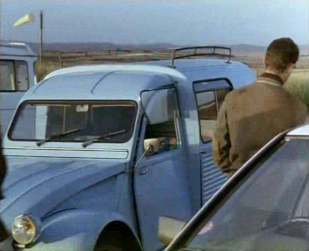 1964 Citroën 2CV AK 350 in Freefall