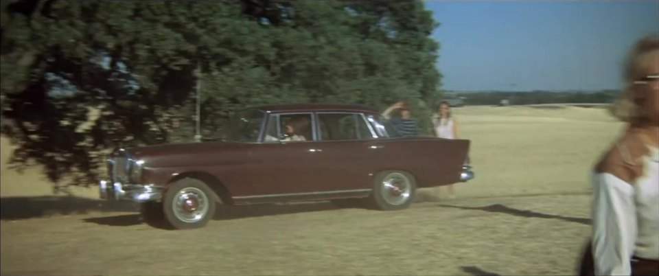 Mercedes-Benz 220 SE