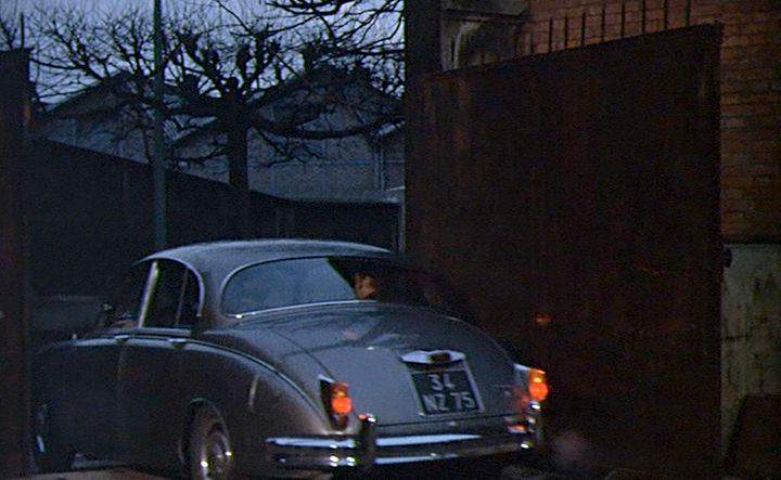 Daimler 2½ Litre V8