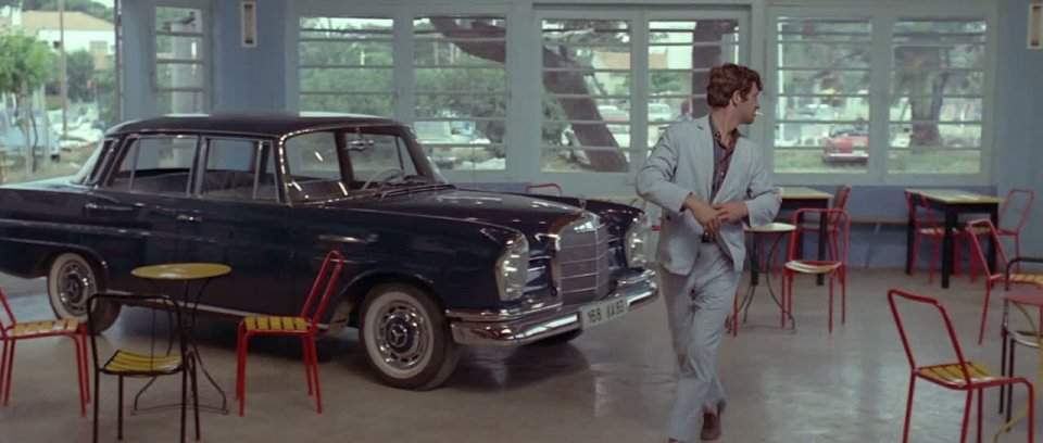 Mercedes-Benz 220 SE
