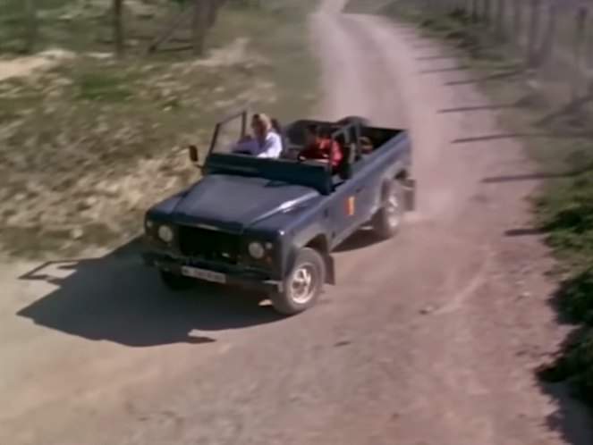 Land-Rover Defender 90