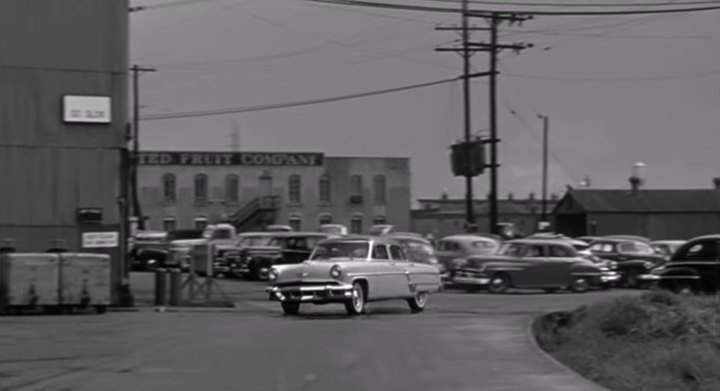 Plymouth De Luxe