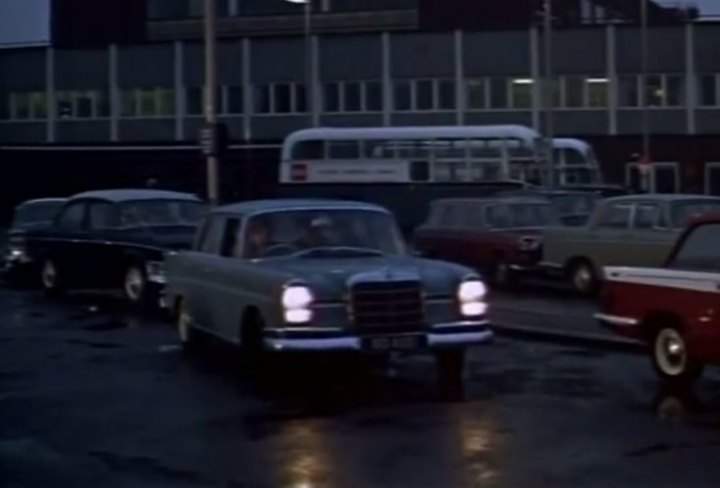 Mercedes-Benz 220 S