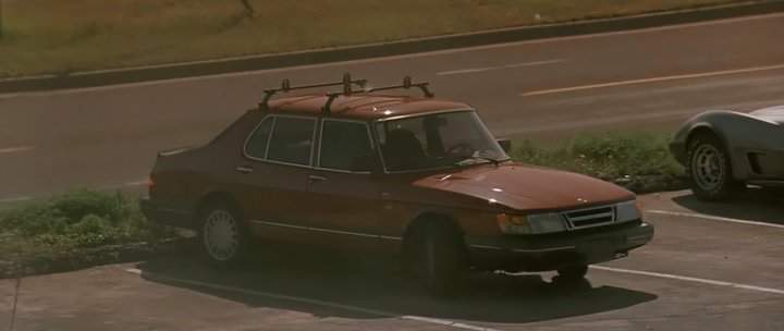SAAB 900