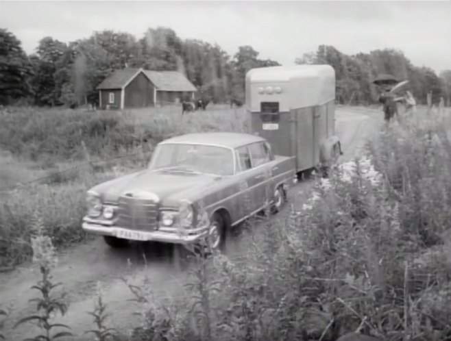 Mercedes-Benz 220 S