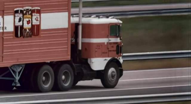 White-Freightliner WFT-7564T