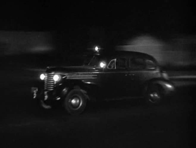 1937 Oldsmobile Six in Double Dynamite