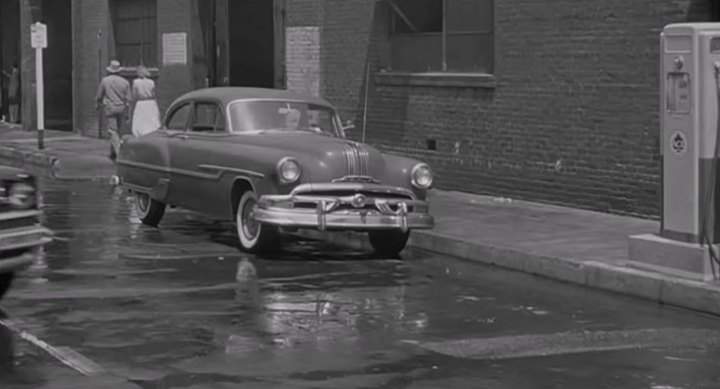 Pontiac Chieftain De Luxe