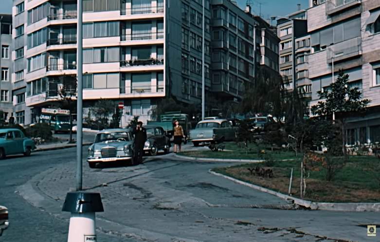 Mercedes-Benz 220