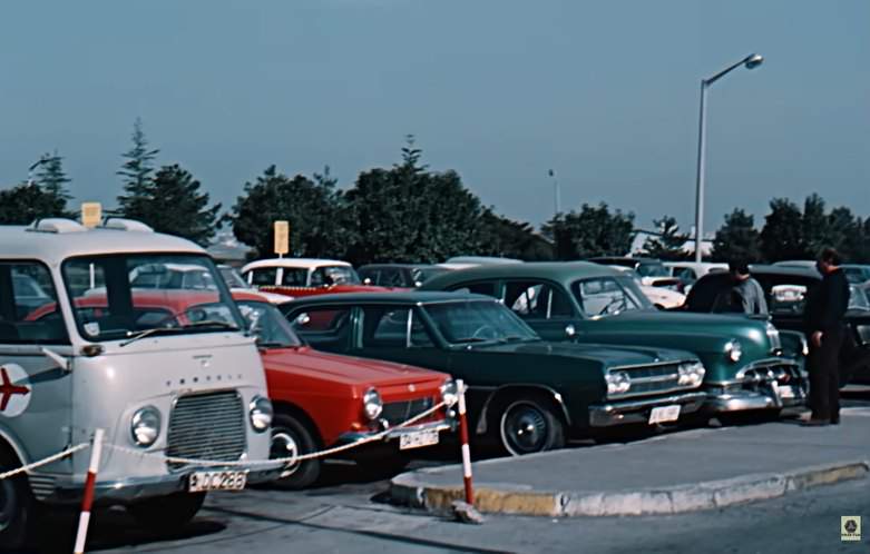 Pontiac Chieftain De Luxe