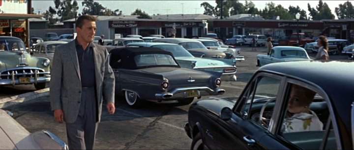 Pontiac Chieftain De Luxe