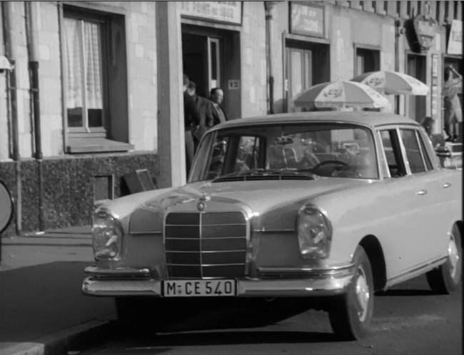 Mercedes-Benz 220