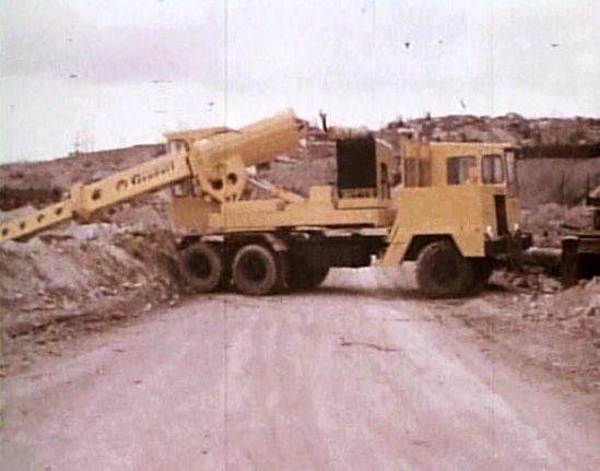 Warner-Swasey Gradall G-660