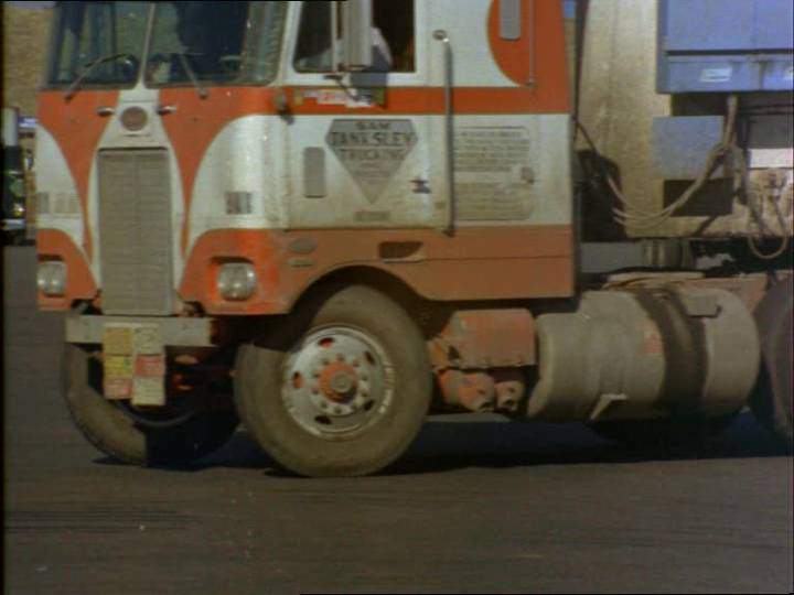 Peterbilt 352