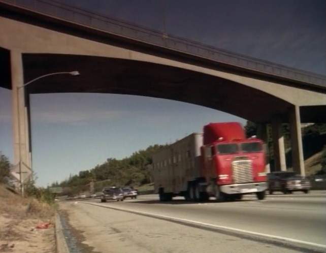 Freightliner FLA