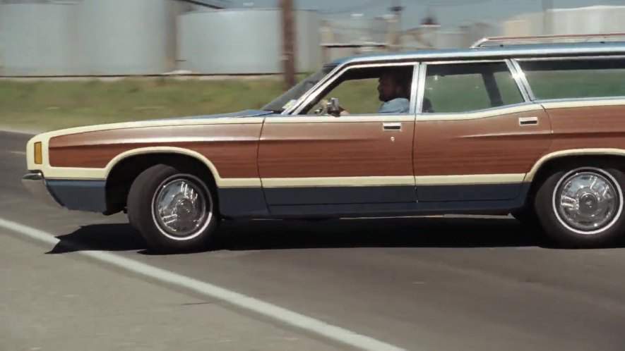 Ford LTD Country Squire