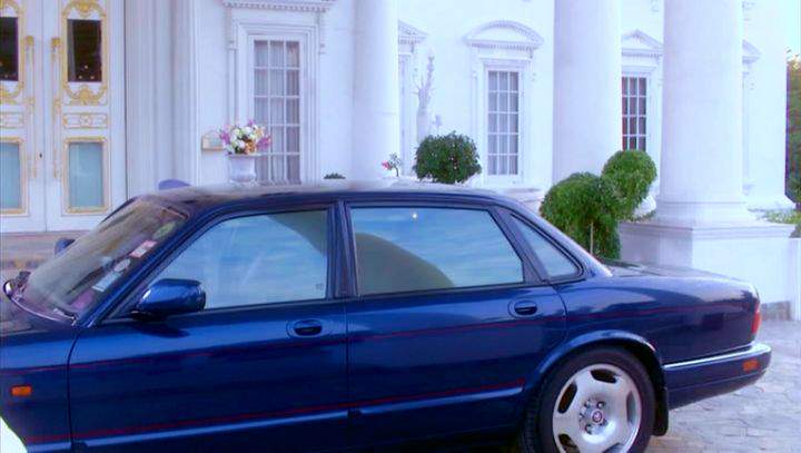 Jaguar XJR