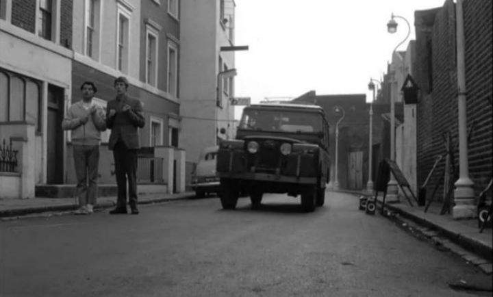 Land-Rover 109'' Series II Station Wagon