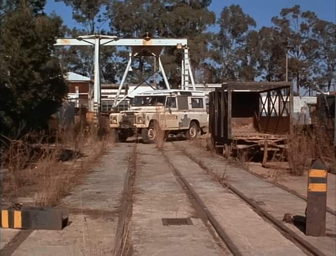 Land-Rover 109'' Series III Station Wagon