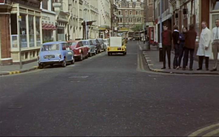 Aston Martin DB6 MkI