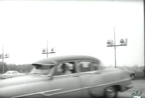 Pontiac Chieftain De Luxe