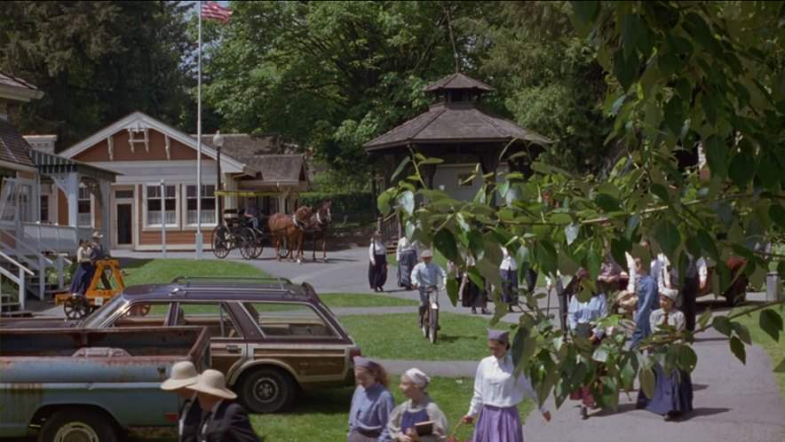 Chrysler LeBaron Town & Country