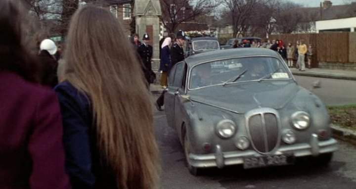 Daimler 2½ Litre V8