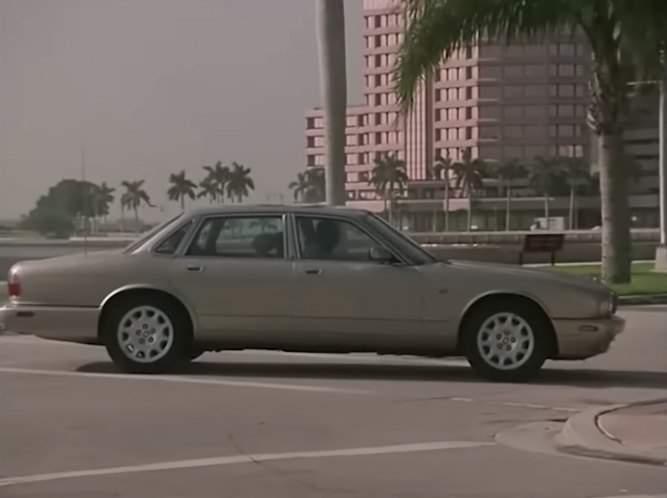 Jaguar XJ8