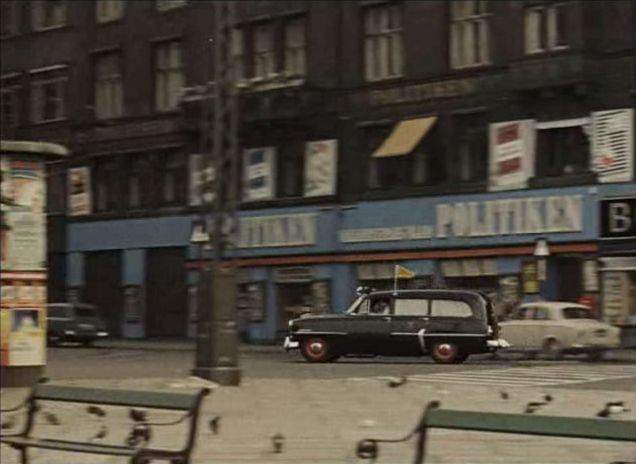 Plymouth Savoy