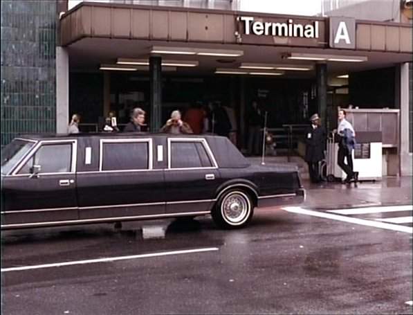 Lincoln Town Car Stretched Limousine